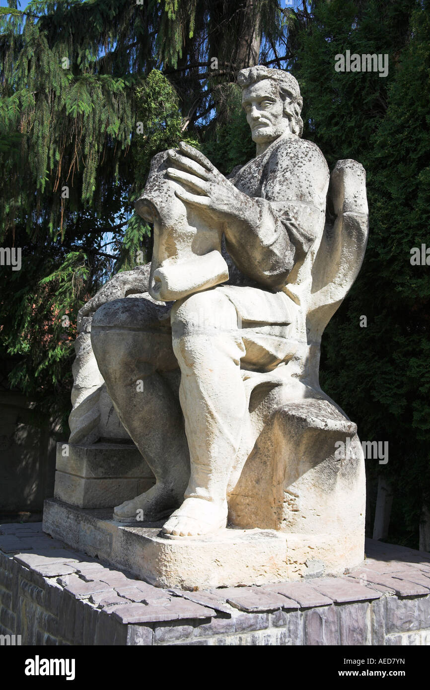 Statua del diacono Coresi in motivi di San Nicola Cattedrale Ortodossa, Brasov, Transilvania, Romania Foto Stock