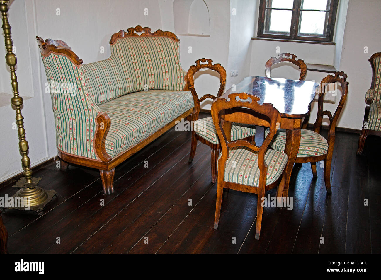 Mobili di antiquariato del XIX secolo sala Biedermeier, Castello di Bran,  crusca, vicino a Brasov, Transilvania, Romania Foto stock - Alamy