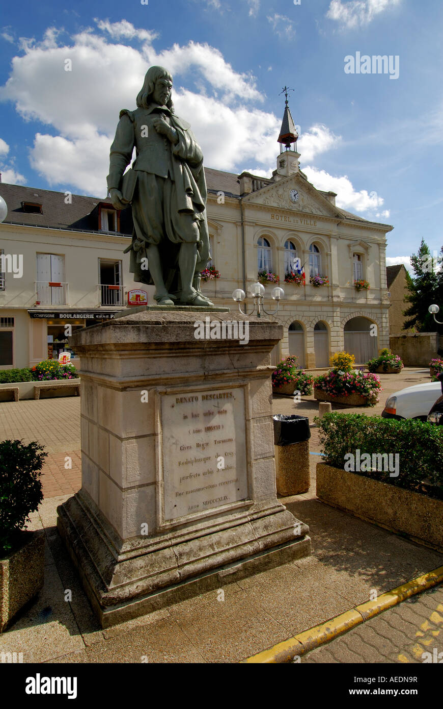 Statua in bronzo del filosofo René Descartes, Descartes, sud Touraine, Francia. Foto Stock