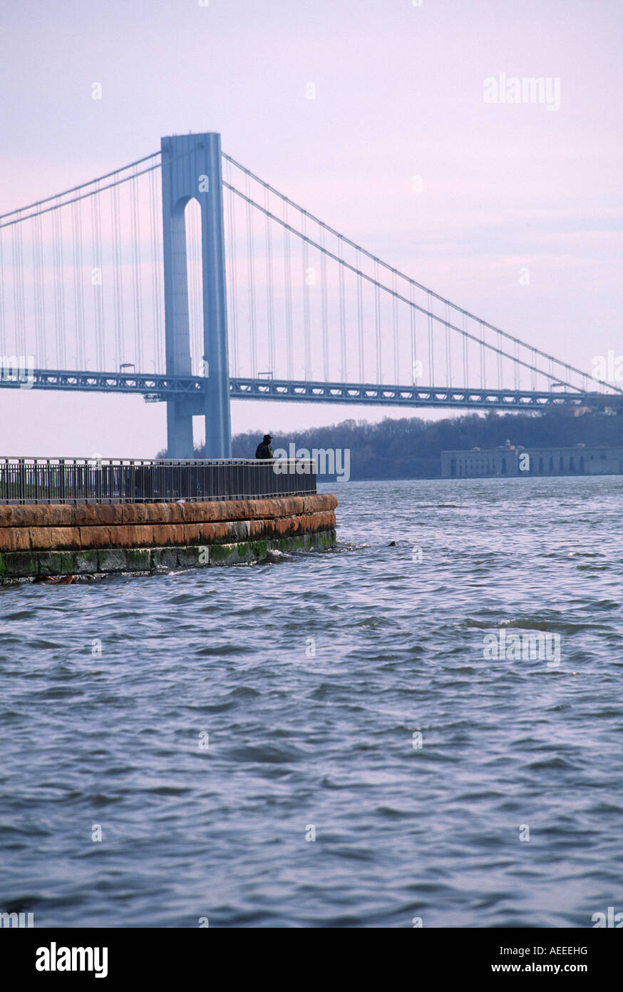 Verrazano Narrows Bridge e fisherman Bay Ridge Brooklyn Foto Stock