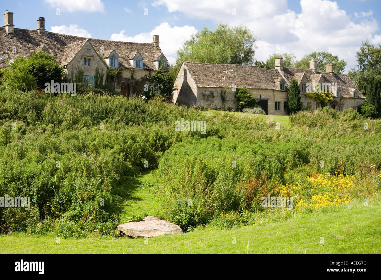 Il villaggio Costwold poco Barrington, Gloucestershire Foto Stock