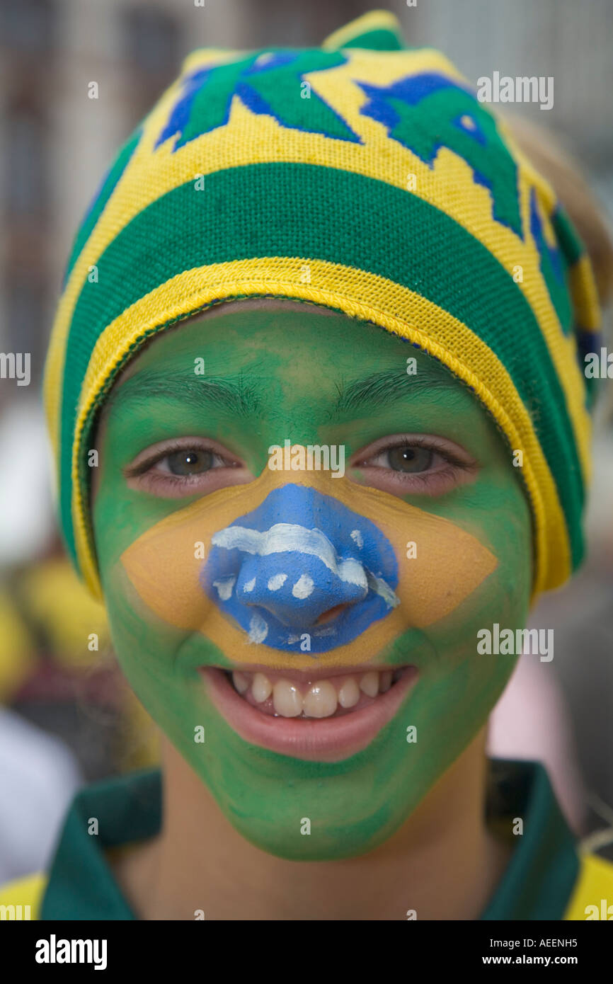 Tifoso di calcio trucco immagini e fotografie stock ad alta risoluzione -  Alamy