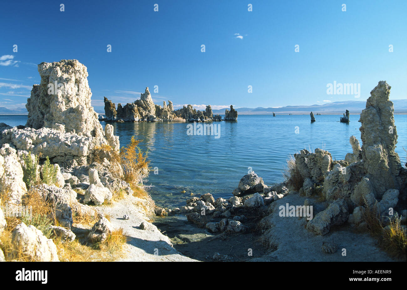 Lago mono, california, Stati Uniti d'America. formazioni di tufo esposti a causa di un abbassamento della originale di livello di acqua nel lago mono, ora un serbatoio di acqua Foto Stock