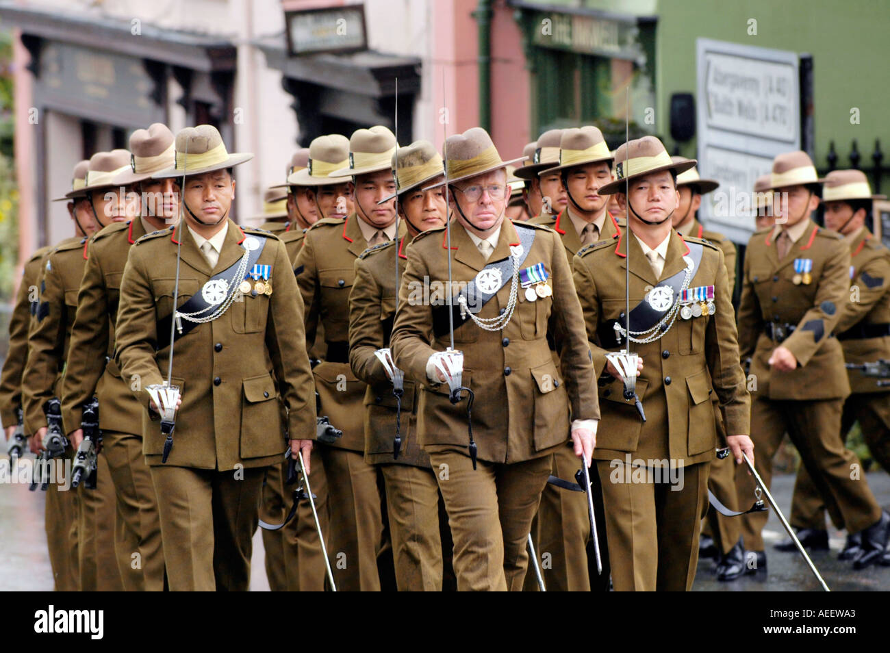 Gurkha Azienda Mandalay sfilano per Brecon come cittadini onorari di questo mercato rurale comune Foto Stock