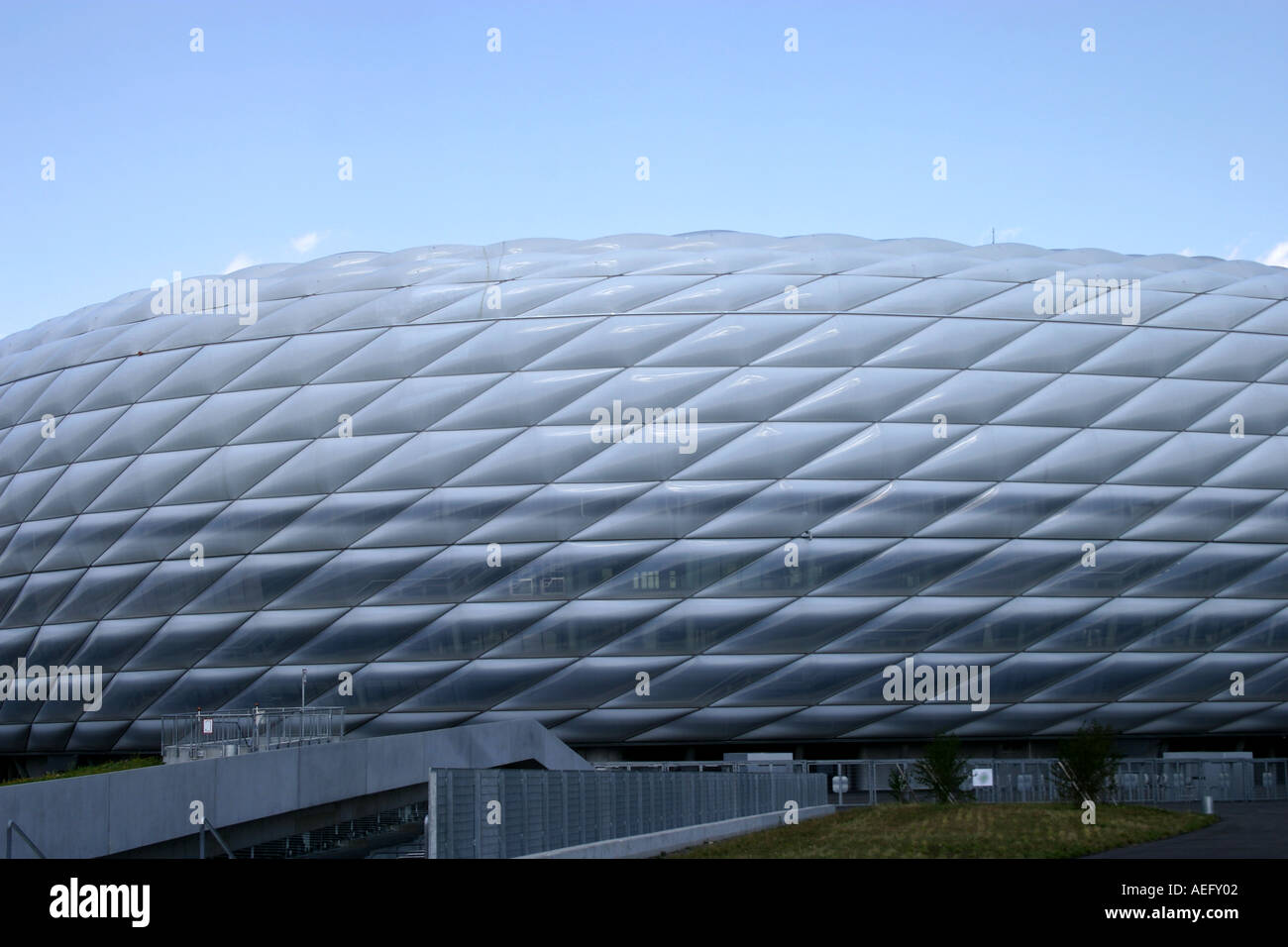Allianz Arena nuovo guscio traslucido e pareti a football Stadium Froettmaning Monaco di Baviera Baviera Germania Foto Stock