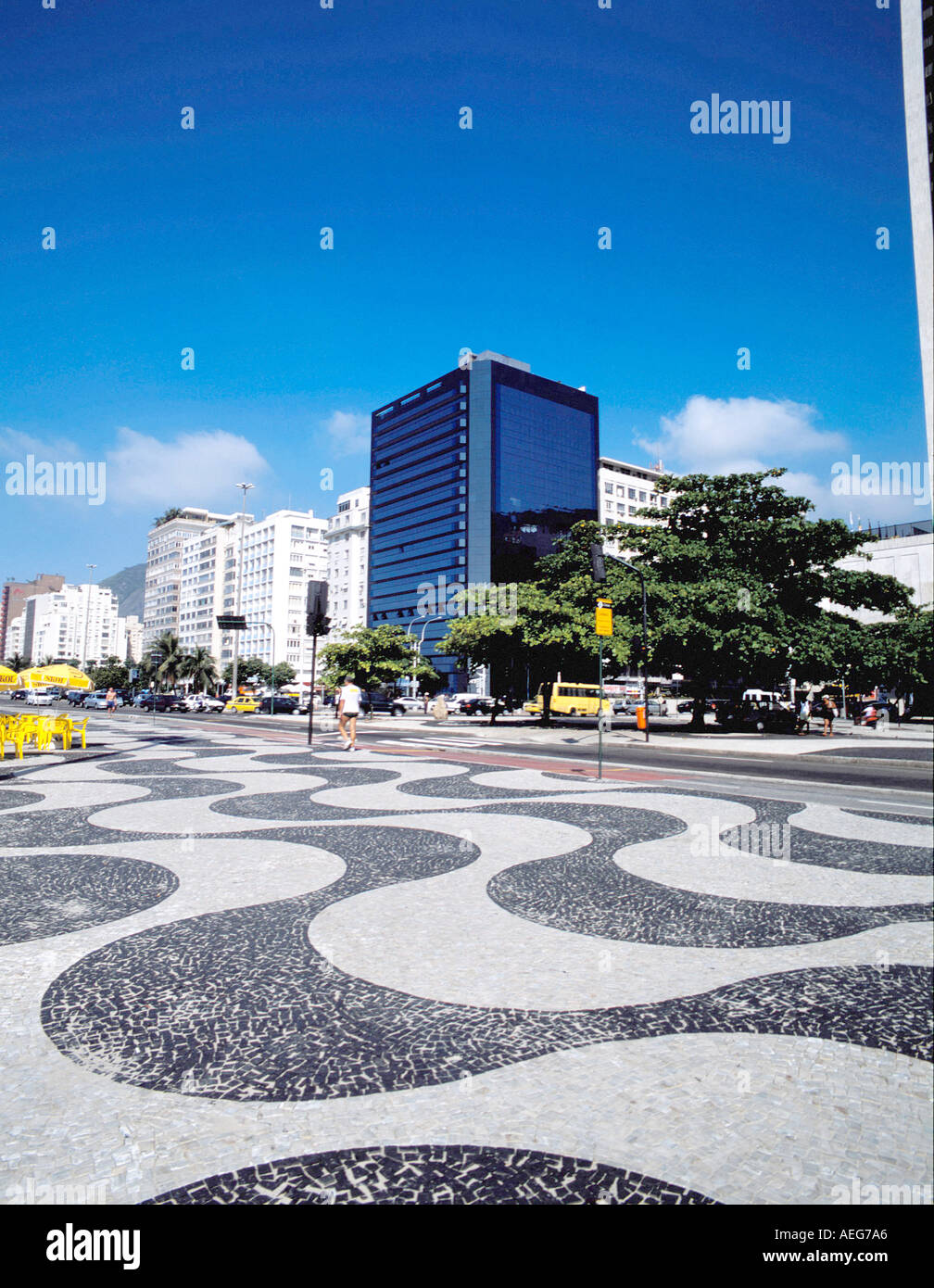 Travel Brasil copacabana calcadao edifici urbani facciata facciate sunny caratteristico design marciapiede promenade travel Foto Stock