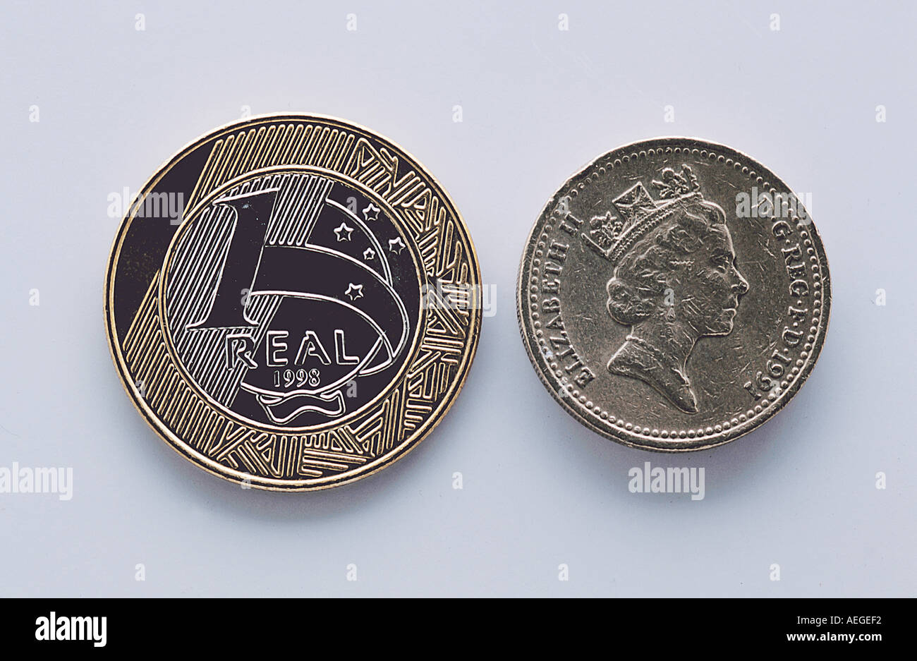 Monete ufficio cambio valute un reale valore di cancelletto round carving con due queen s effige varie di denaro Foto Stock