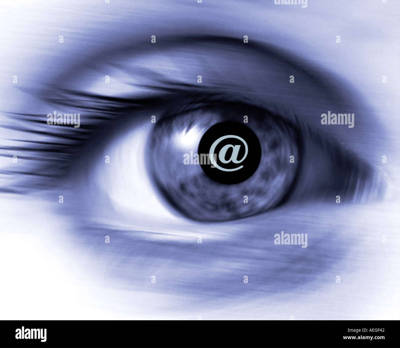 Ufficio palpebra ciglia iris orbita oculare occhi presa vista bianco nero b w bluastro sfocatura sfocata rileva visione retro varie Foto Stock