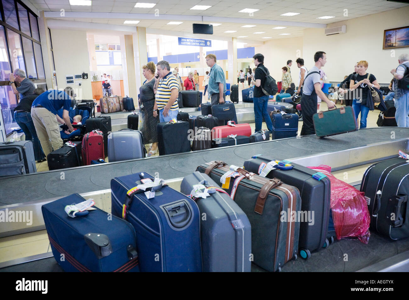 Il reclamo bagagli presso il terminale del Odesa International Airport / Ucraina Foto Stock