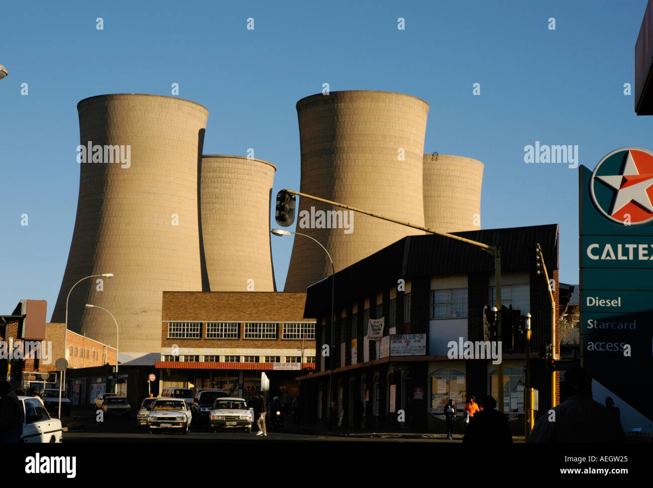 Calcestruzzo di torri di raffreddamento dall'impianto di alimentazione in Bloemfontein Libero Stato del Sud Africa Foto Stock