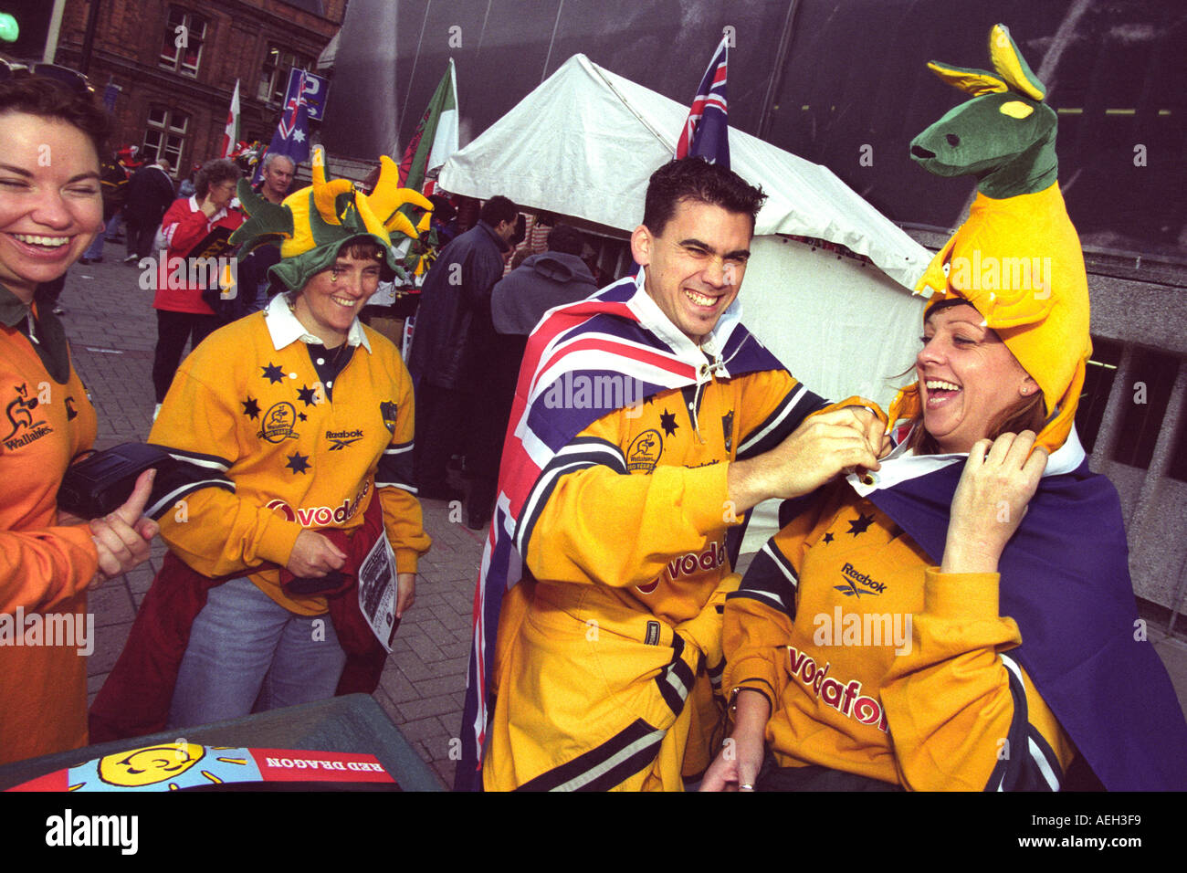 Australian rugby fan indossando un wallaby hat a Cardiff per una partita internazionale South Wales UK Foto Stock