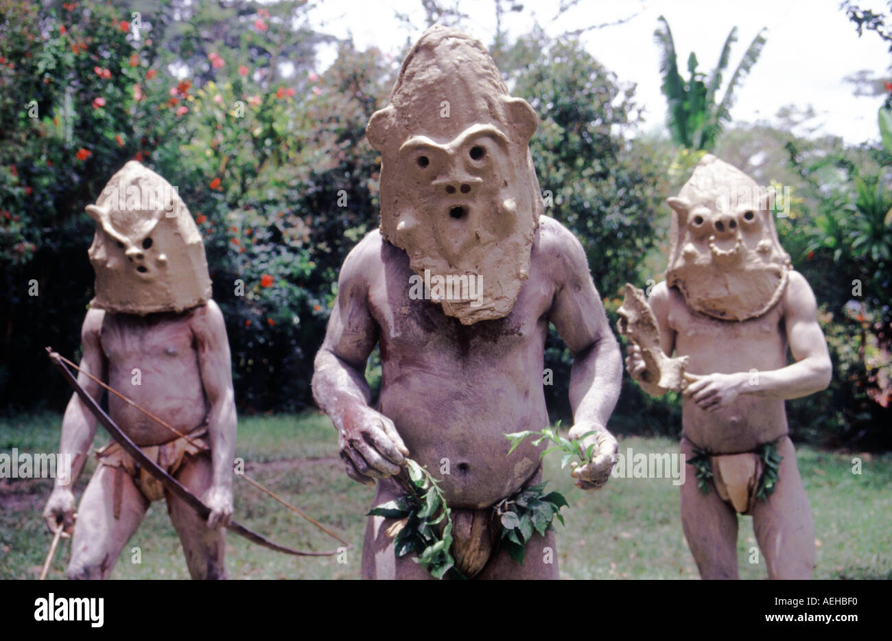 La tribù dei Mudmen cantano, Goroka Highlands, Papua Nuova Guinea Foto Stock