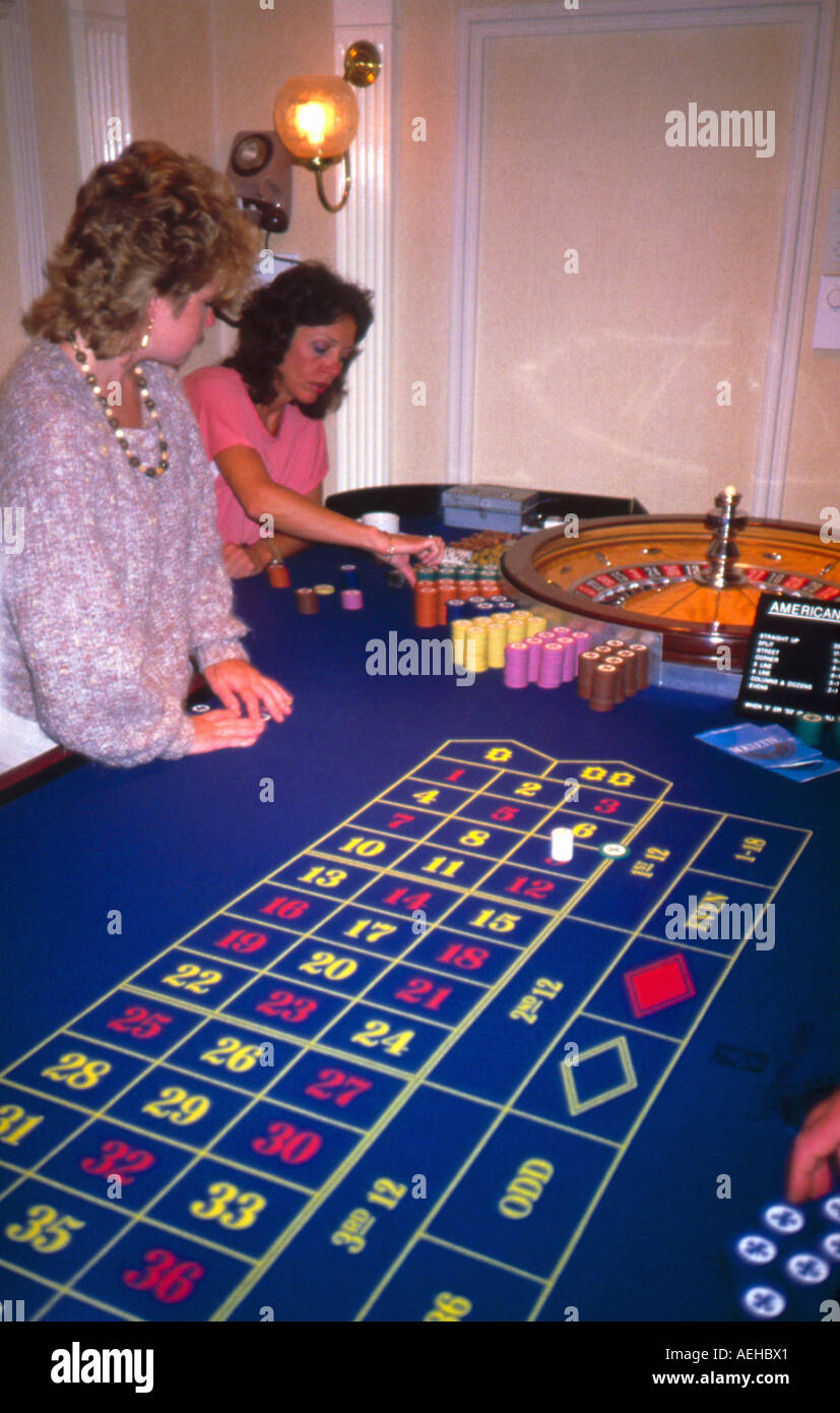 Al tavolo della Roulette Foto Stock