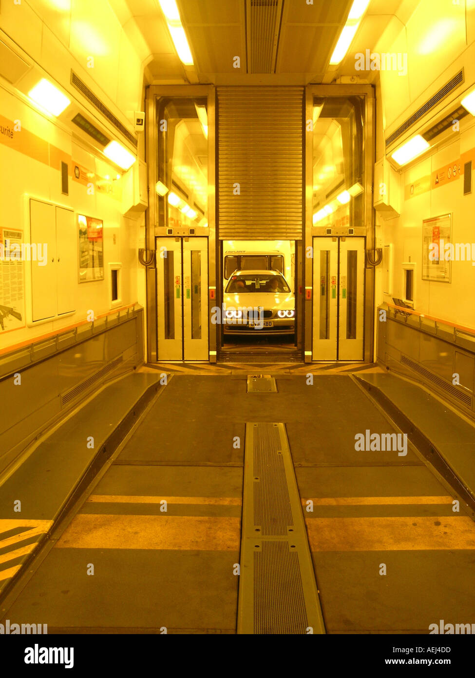 Eurotunnel shuttle interno con van Foto Stock