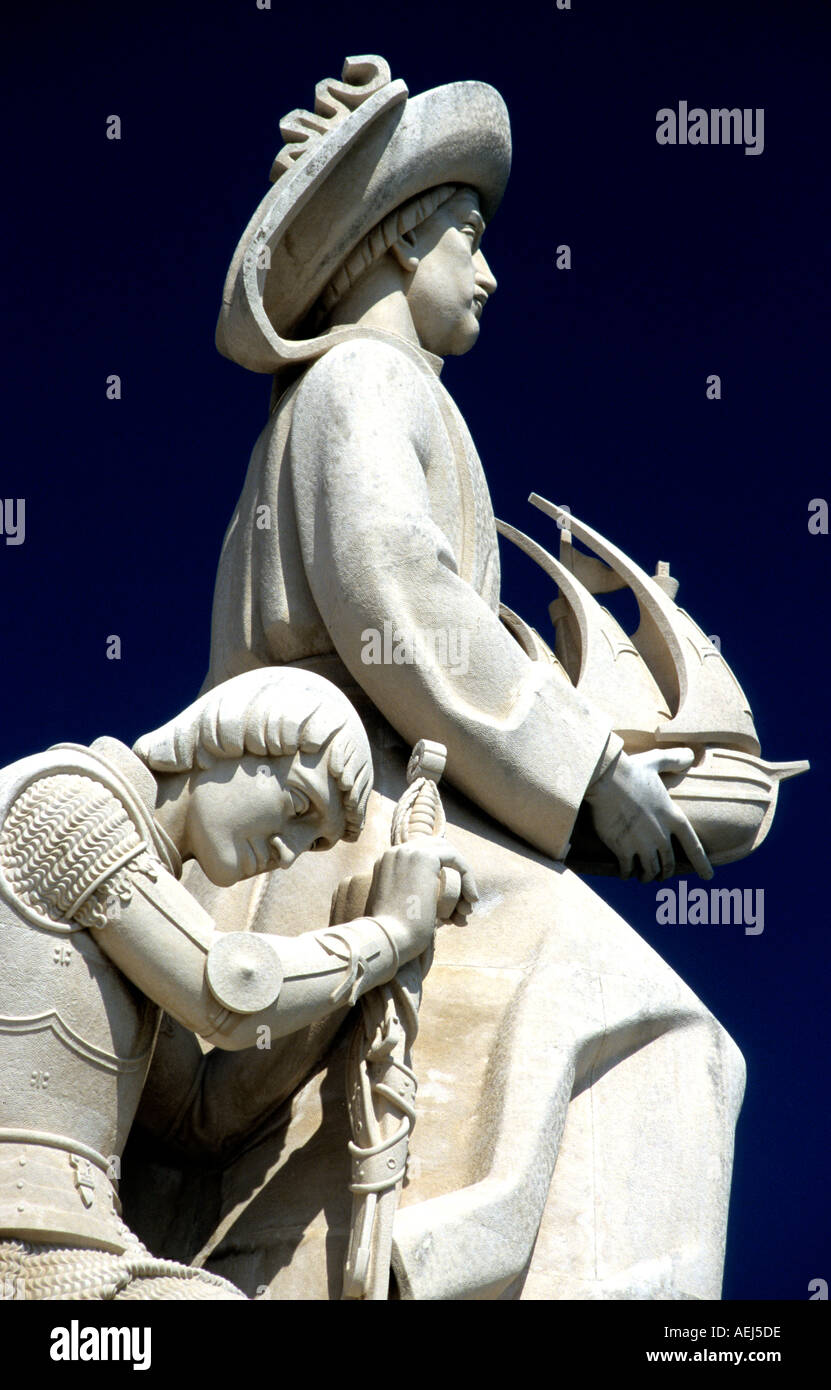 Dettaglio dei navigatori monumento di Lisbona, PortugalRiver Tagus xx secolo scultura (Padrão dos Descobrimentos) Foto Stock