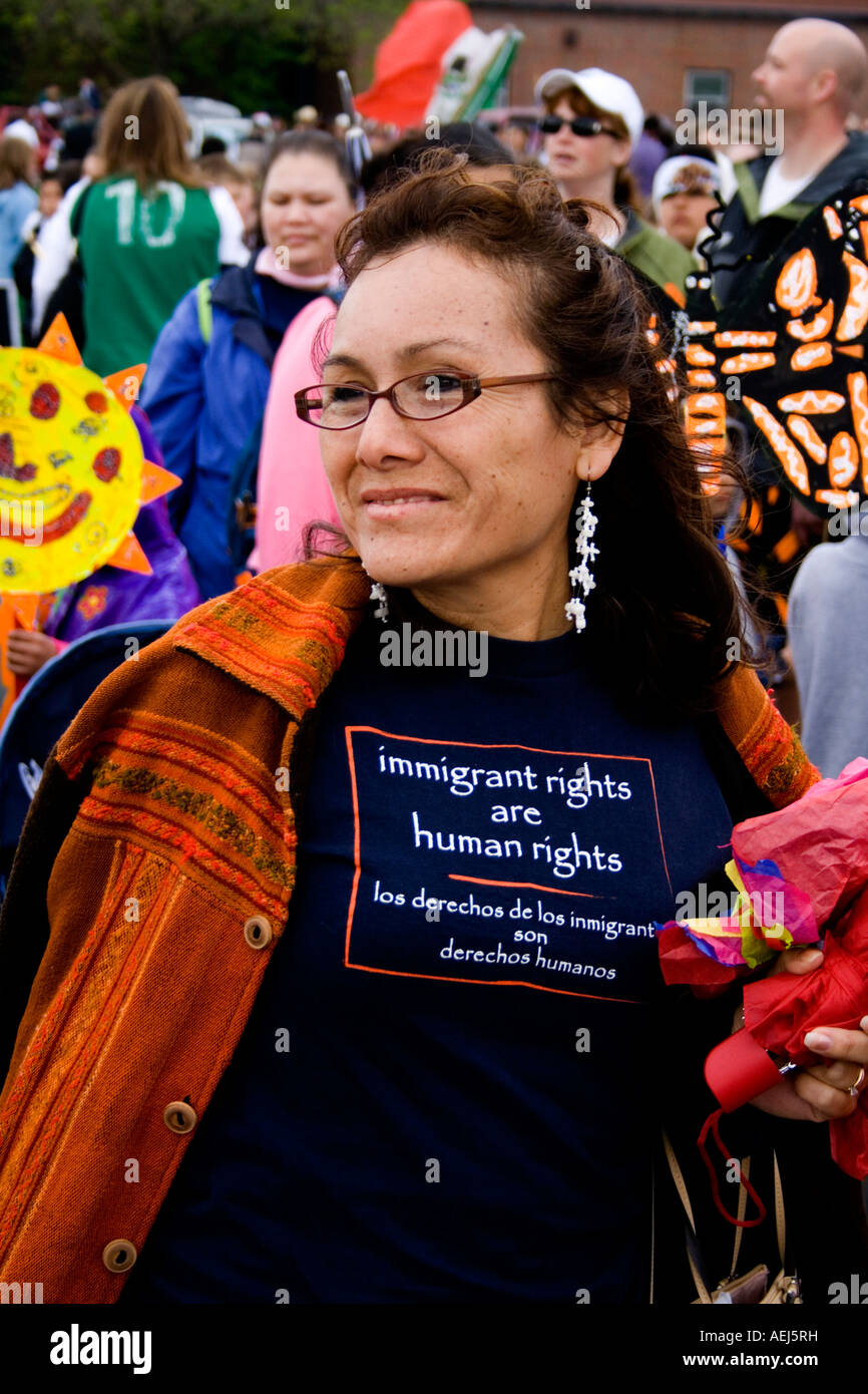Latina donna età 38 di supporto diritti degli immigrati. Cinco de Mayo Fiesta. 'St Paul' Minnesota USA Foto Stock