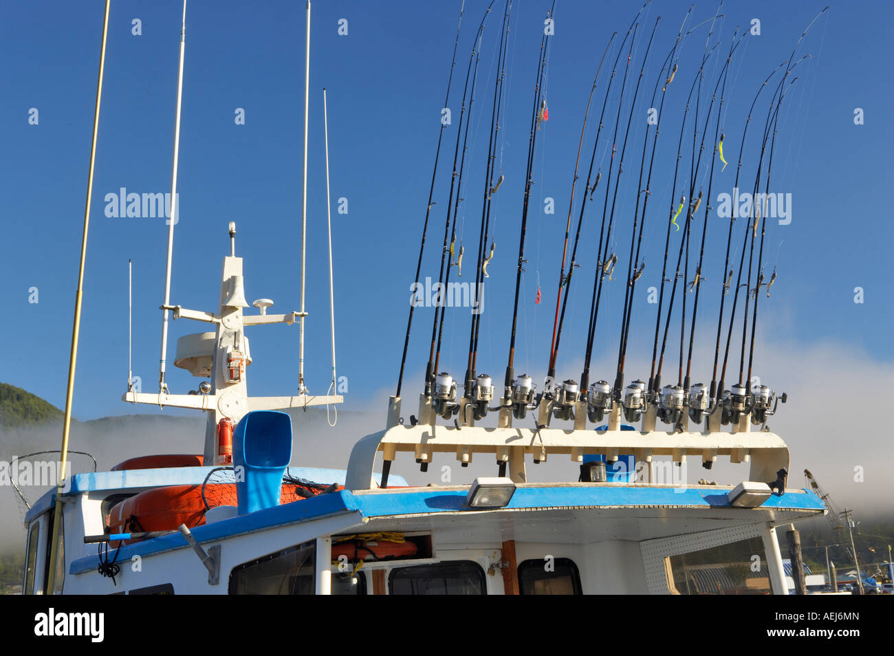 Poli di pesca sulla pesca sportiva di Garibaldi in barca Boat Harbour Oregon Foto Stock