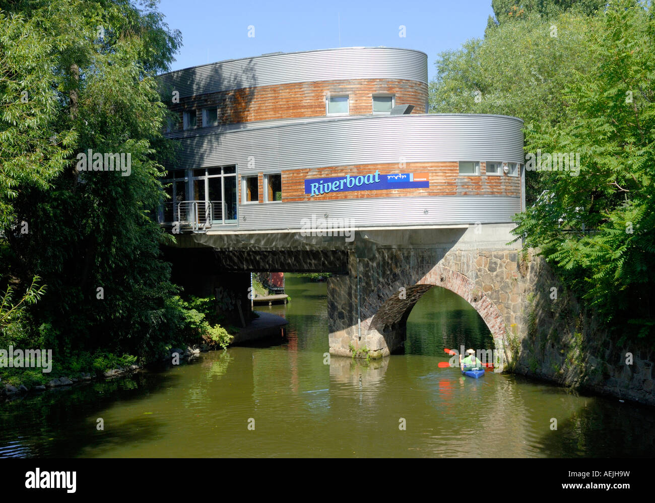 "Riverboat' edificio di mdr e Karl Heine canal, Lipsia, Sassonia, Germania Foto Stock