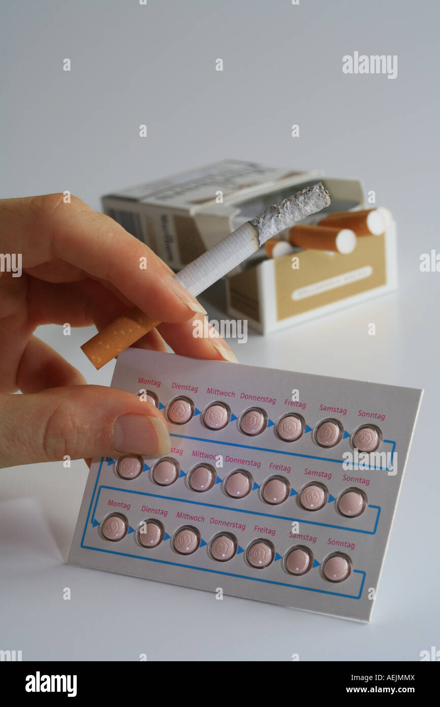 Rischio di danni alla salute dalla pillola contraccettiva e fumatori Foto Stock
