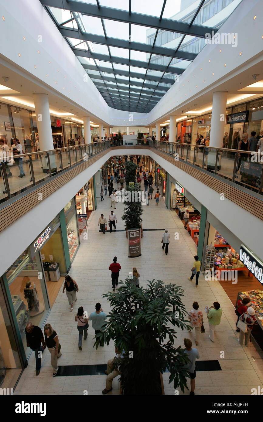 Centro commerciale a Bad Cannstatt, Stoccarda, Baden-Wuerttemberg, Germania Foto Stock