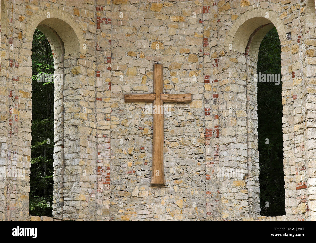 Croce di legno in rovina Mariahilf , Muehlheim, an der Donau, Landkreis Tuttlingen, Baden-Wuerttemberg, Deutschland Foto Stock