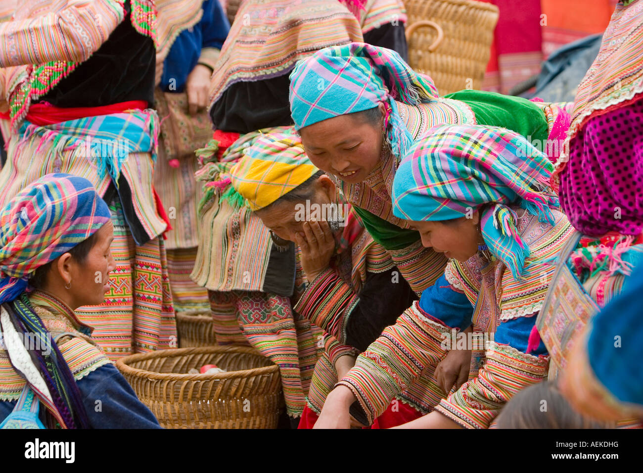 Donne vietnamita a può cau mercato Nord Vietnam Foto Stock