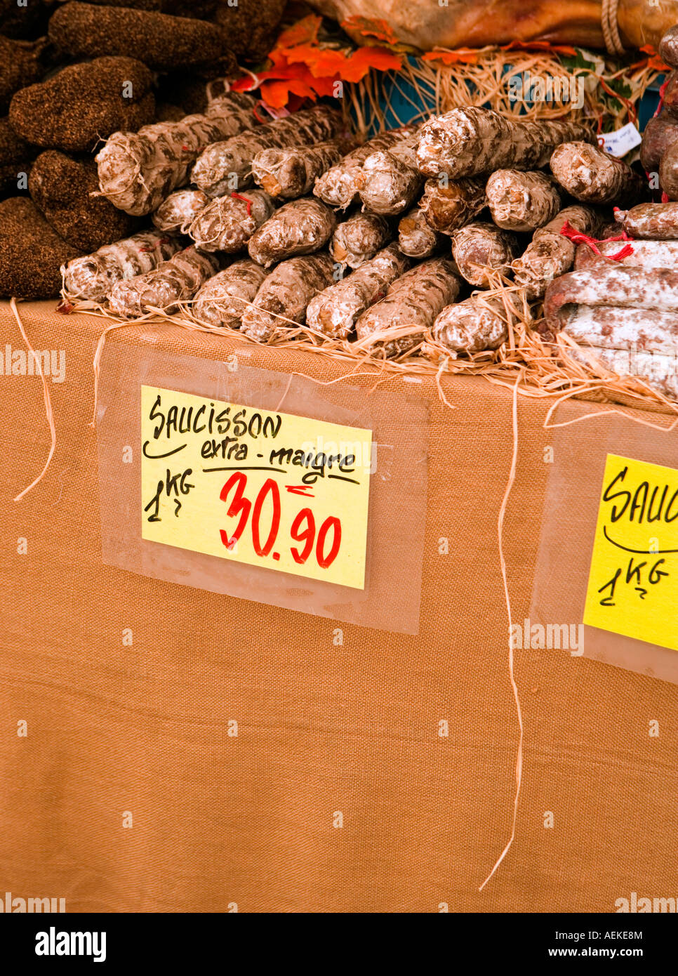 Salsiccia al mercato francese Foto Stock