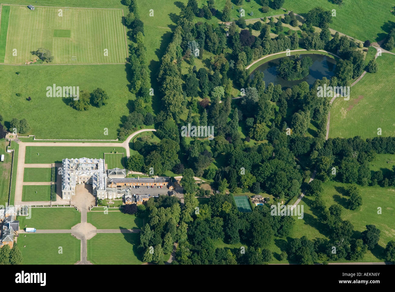 Althorp House and the Oval Lake, proprietà della famiglia Earl Spencer e parco, Great Brington, Northamptonshire vista aerea 2007 2000s UK HOMER SYKES Foto Stock