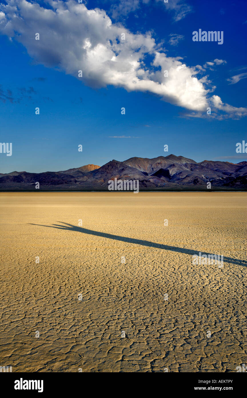 Uomo ombra su Black Rock Desert National Conservation Area Nevada Foto Stock