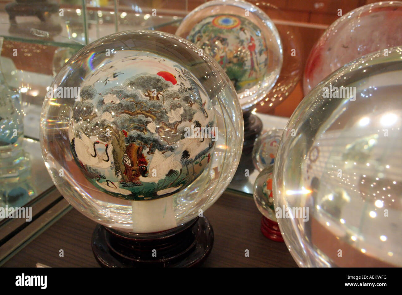 Opera d'arte della sfera di cristallo immagini e fotografie stock ad alta  risoluzione - Alamy