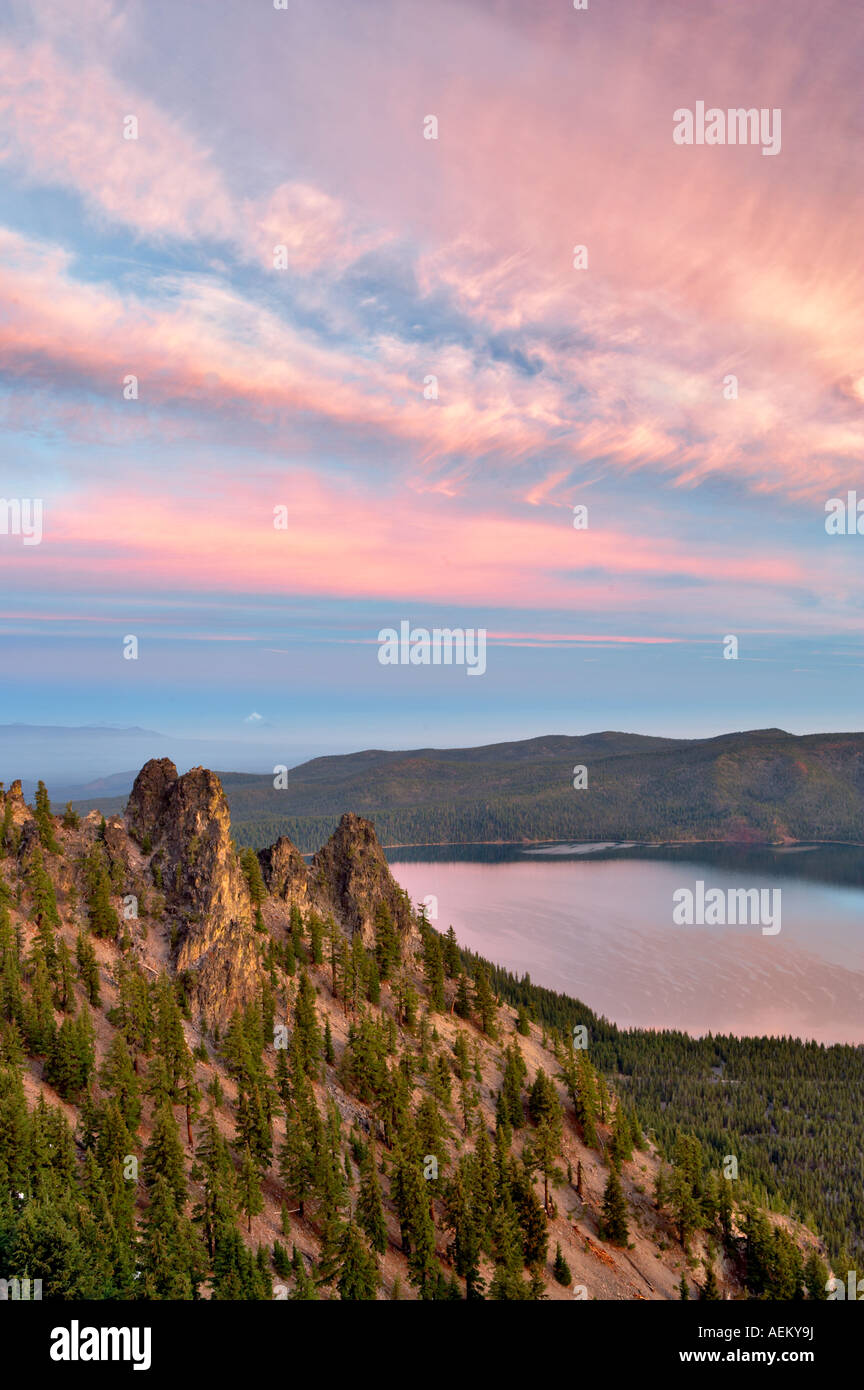 Alba da Paulina picco con Paulina Lago Newberry nazionale monumento vulcanico Oregon centrale Foto Stock