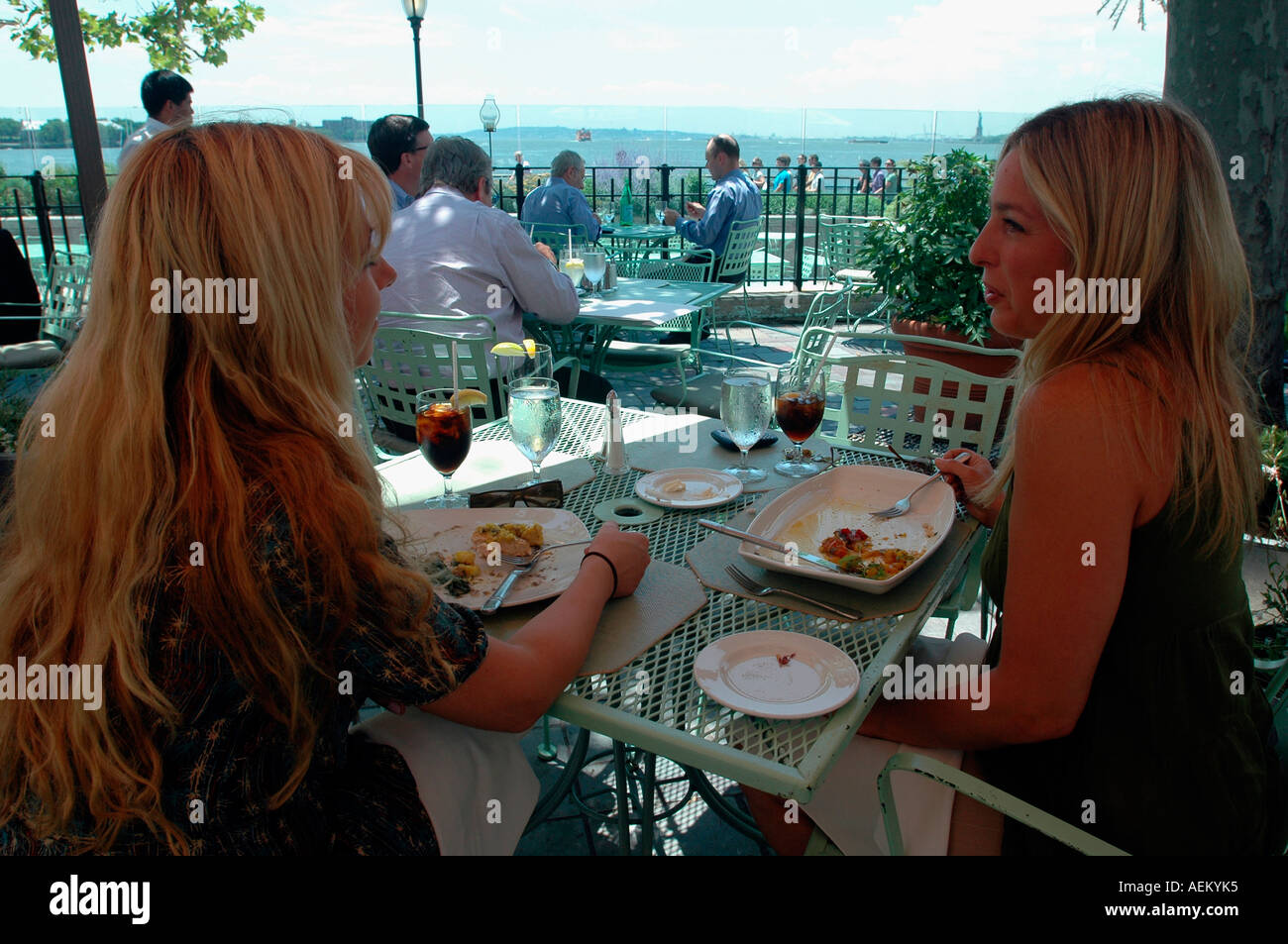 Pranzo alla batteria Il Gardens Restaurant in NYC in Lower Manhattan in Battery Park Foto Stock