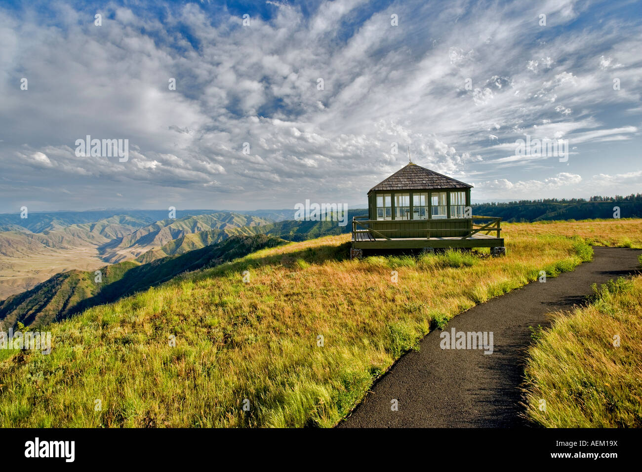 Torretta di avvistamento incendi si affacciano Buckhorn Hell s Canyon National Area Ricreativa Oregon Foto Stock