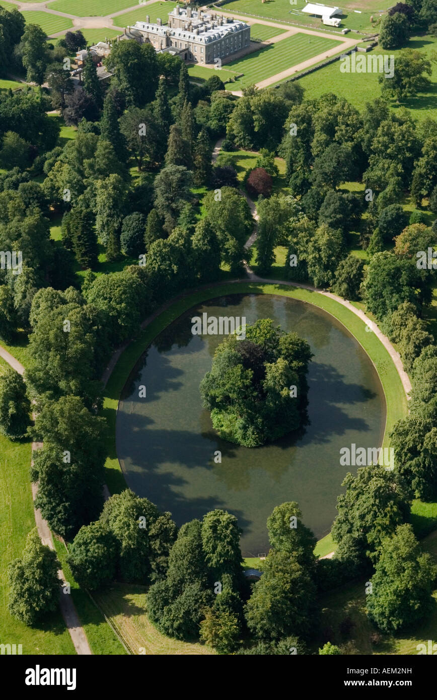 Althorp House e il lago Oval, la tenuta e il parco della famiglia Earl Spencer, Great Brington, Northamptonshire vista aerea 2007 2000s HOMER SYKES Foto Stock