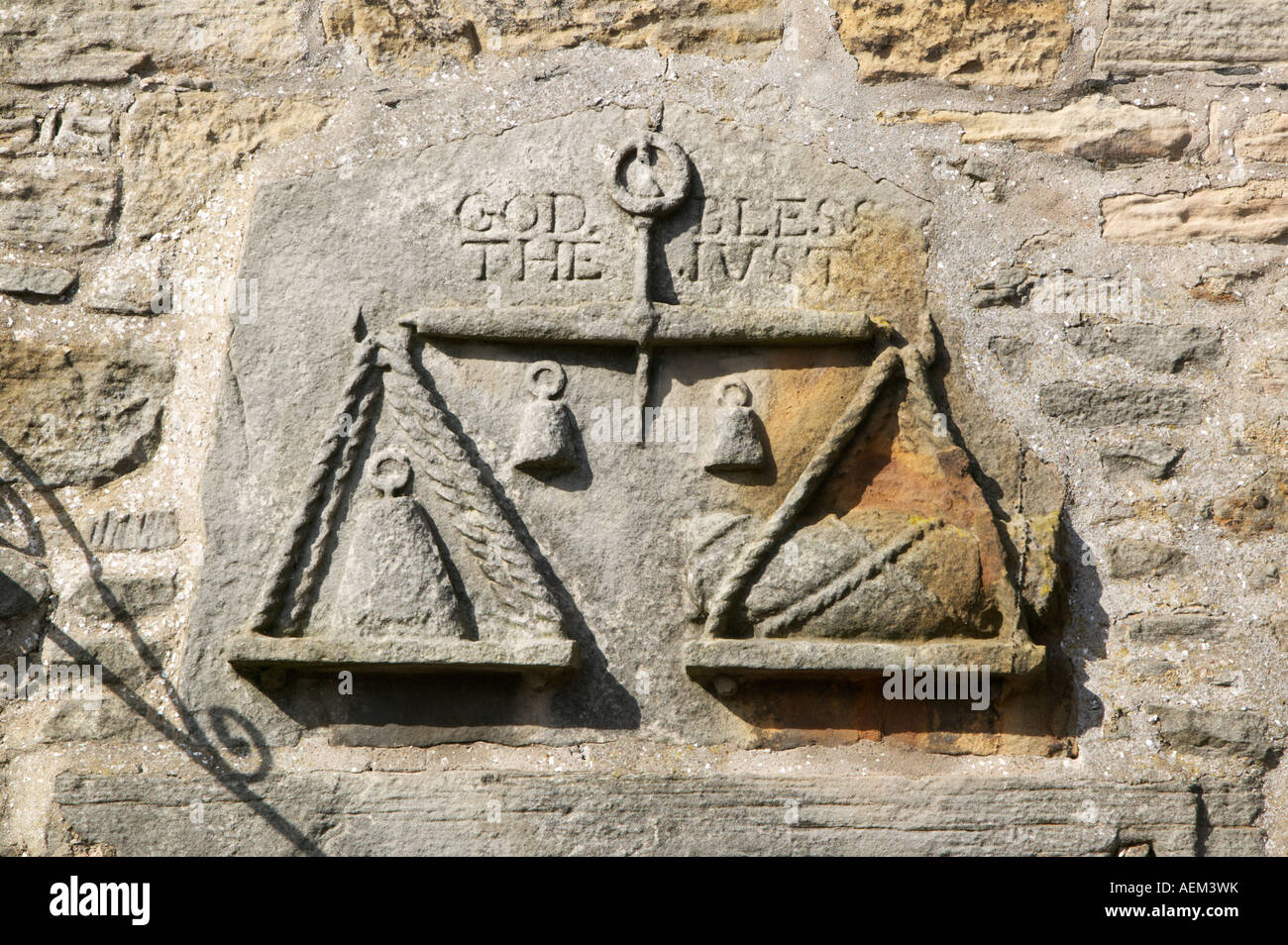 Scultura in pietra di scale sopra la porta del pesare in Casa Ceres Fife Scozia Scotland Foto Stock