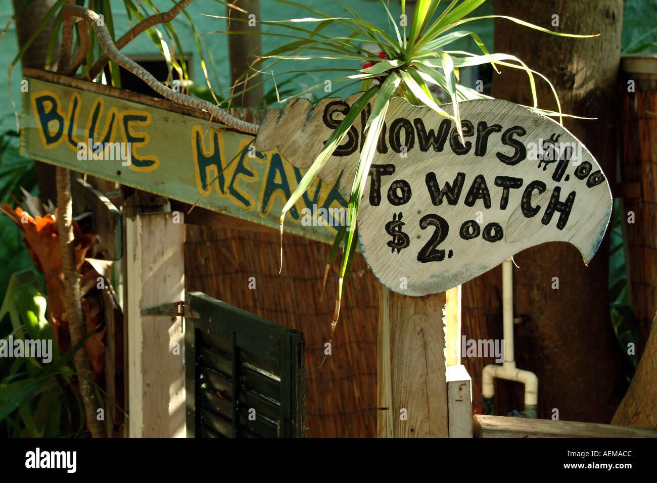 Key West le chiavi nella Florida meridionale fl USA il Blue Heaven docce un dollaro a guardare due dollari Foto Stock