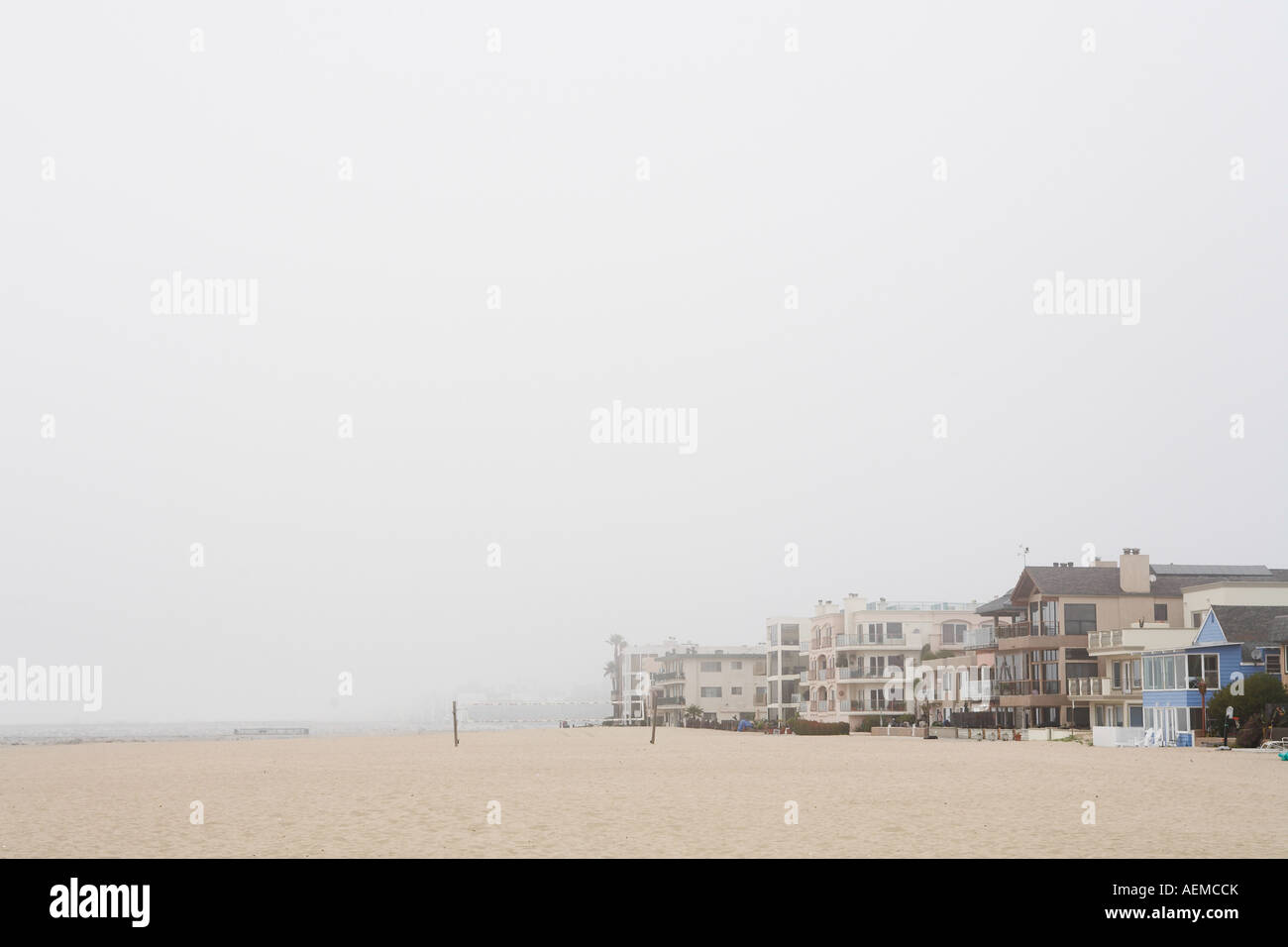 Proprietà sulla spiaggia nella nebbia Playa del Rey, Los Angeles County, California USA Foto Stock