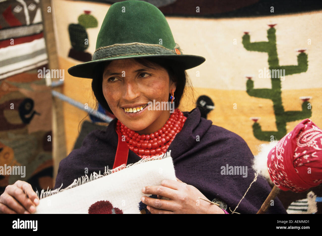 Stallholder al mercato di Saquisili Ecuador Foto Stock