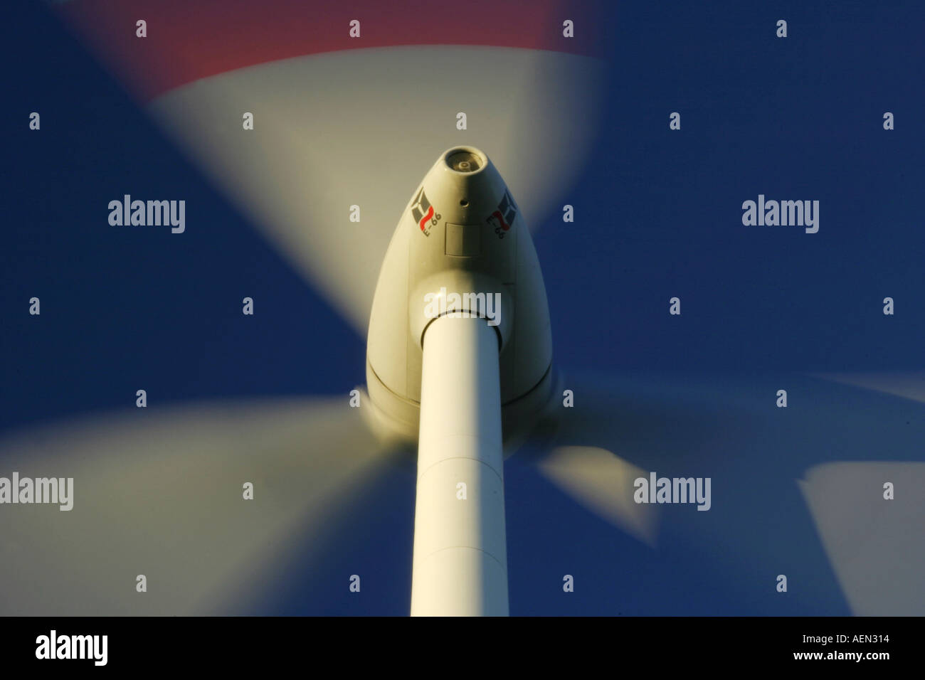 Turbina eolica energia verde di alimentazione alternativa di carburante Foto Stock