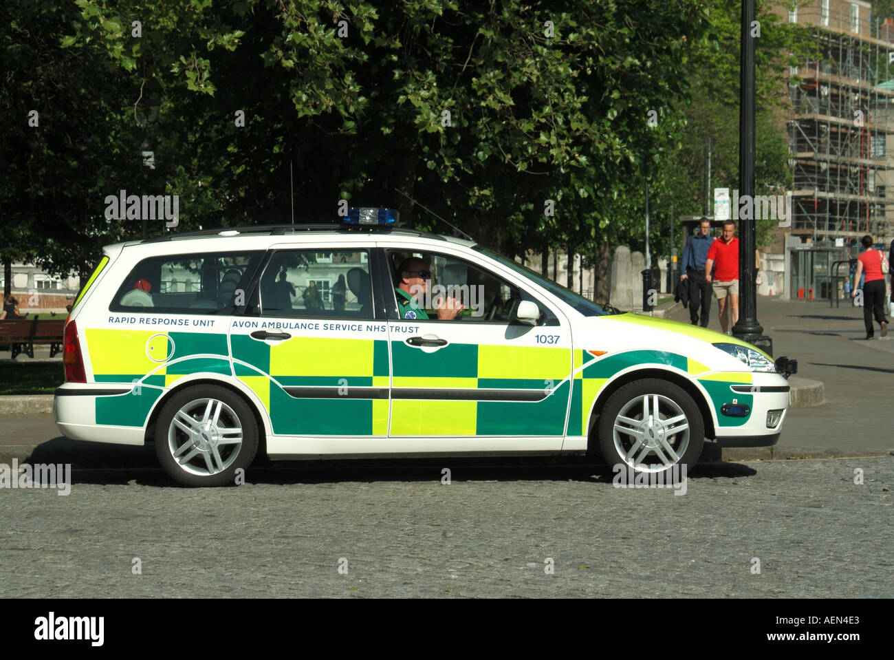 Bristol parcheggiato una rapida risposta unità di Avon Ambulance Service NHS Trust Foto Stock