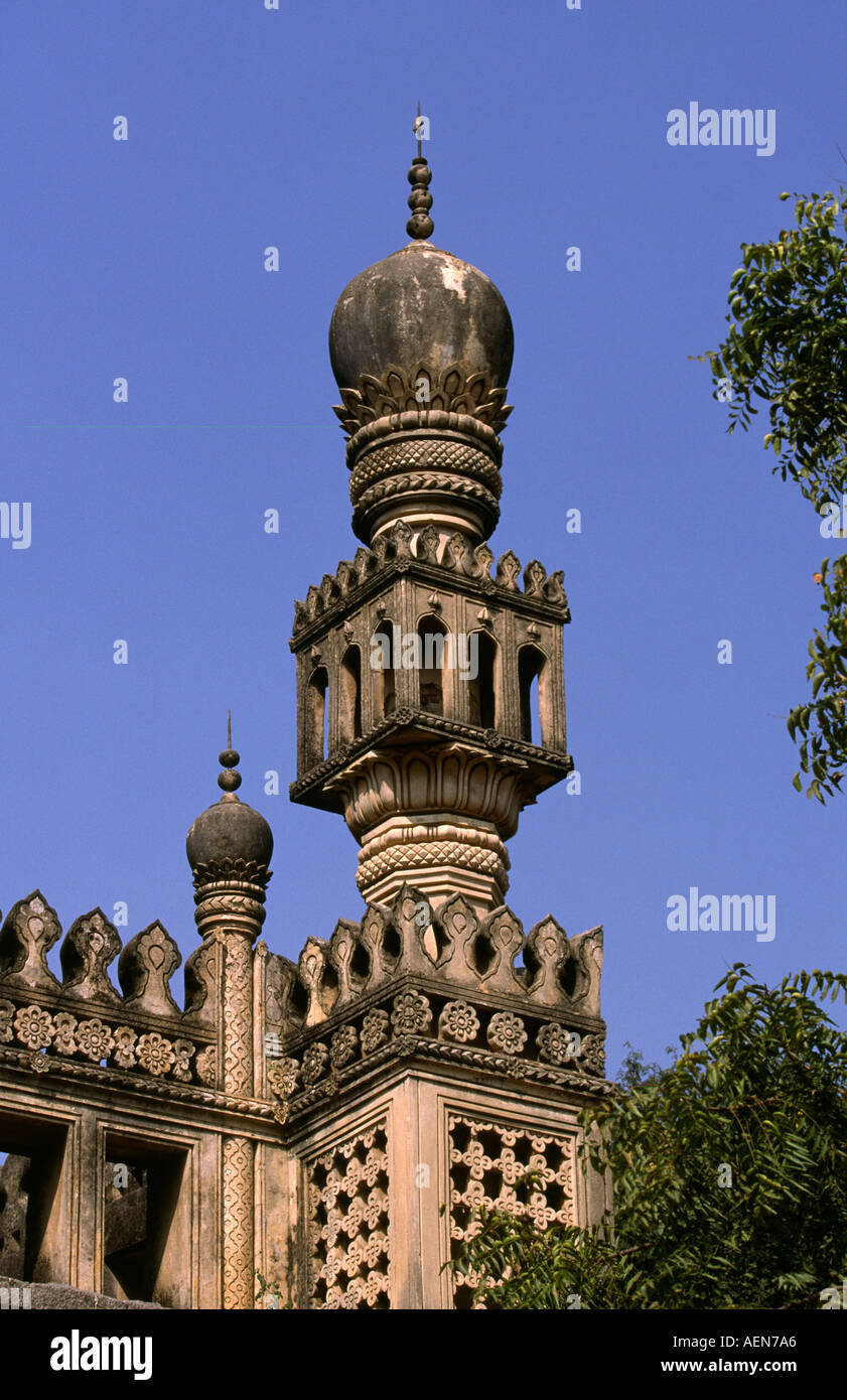 India Andhra Pradesh Hyderabad Qutb Shahi tombe minareto Foto Stock