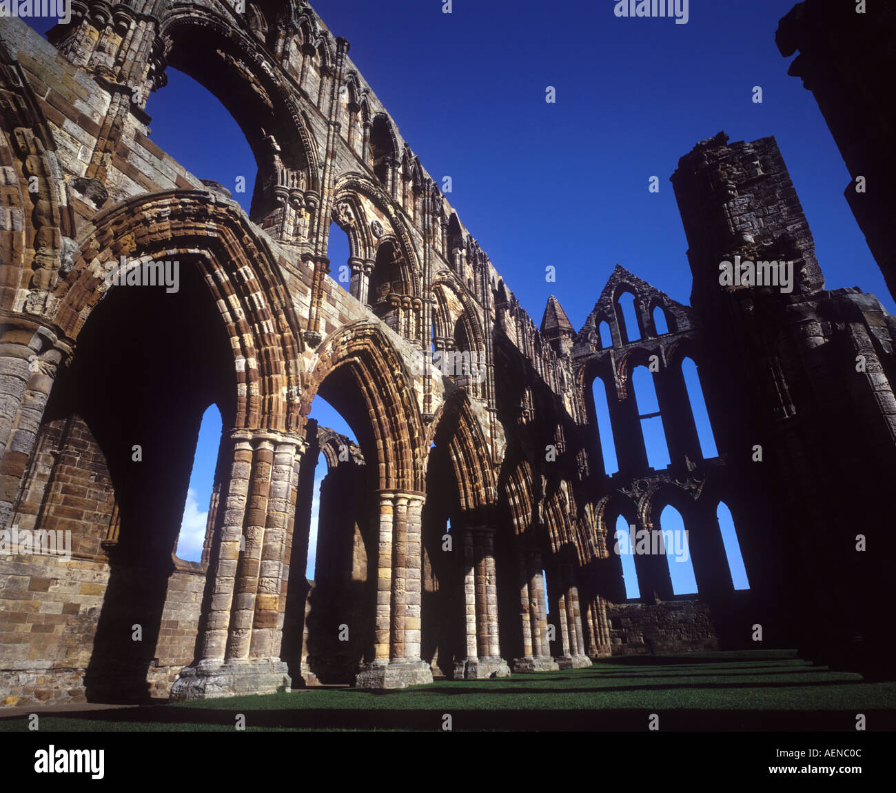 Le rovine di Whitby Abbey fondata in ANNUNCIO 657 in North Yorkshire, Inghilterra Foto Stock