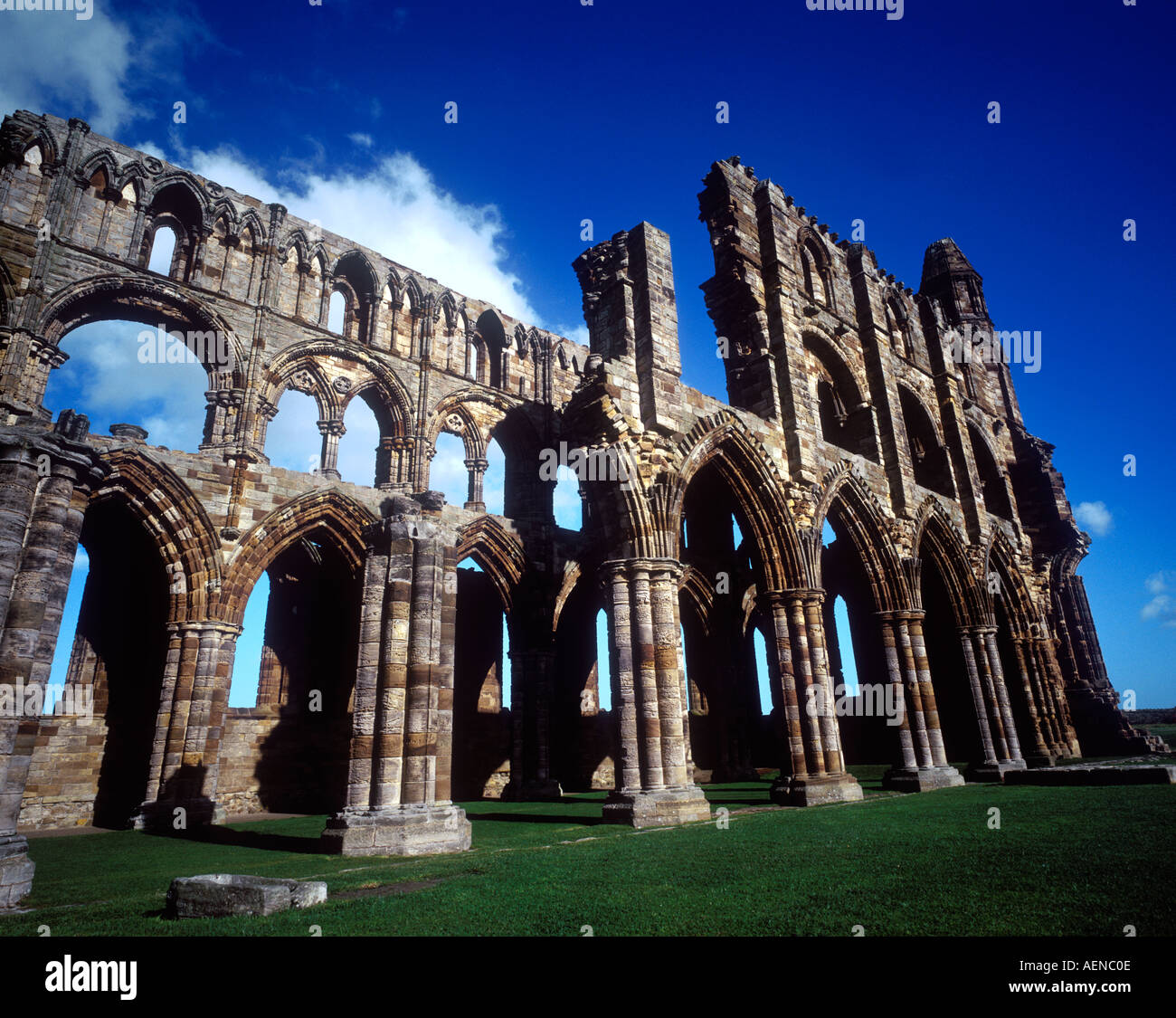 Le rovine di Whitby Abbey fondata in ANNUNCIO 657 in North Yorkshire, Inghilterra Foto Stock