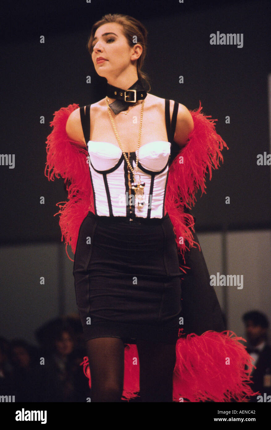 Retrospettiva Vivienne Westwood fashion show, Clothes Show Live, Birmingham NEC, Regno Unito 1993. Foto Stock
