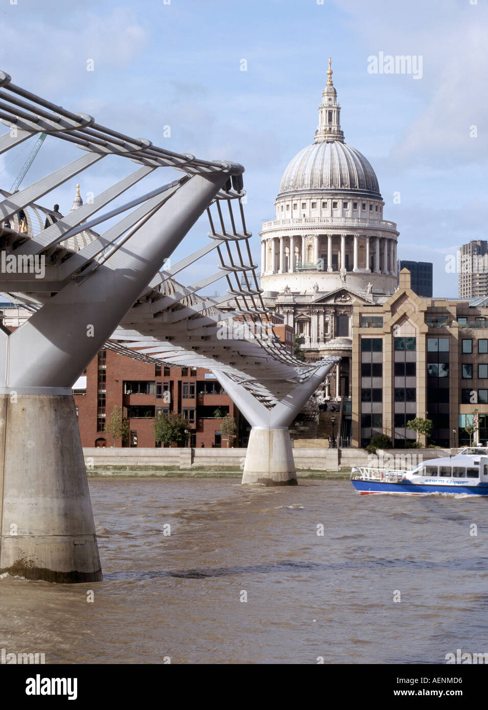 Londra, Millenium-Bridge und San Paolo, Süd-Ansicht, Kuppel Foto Stock