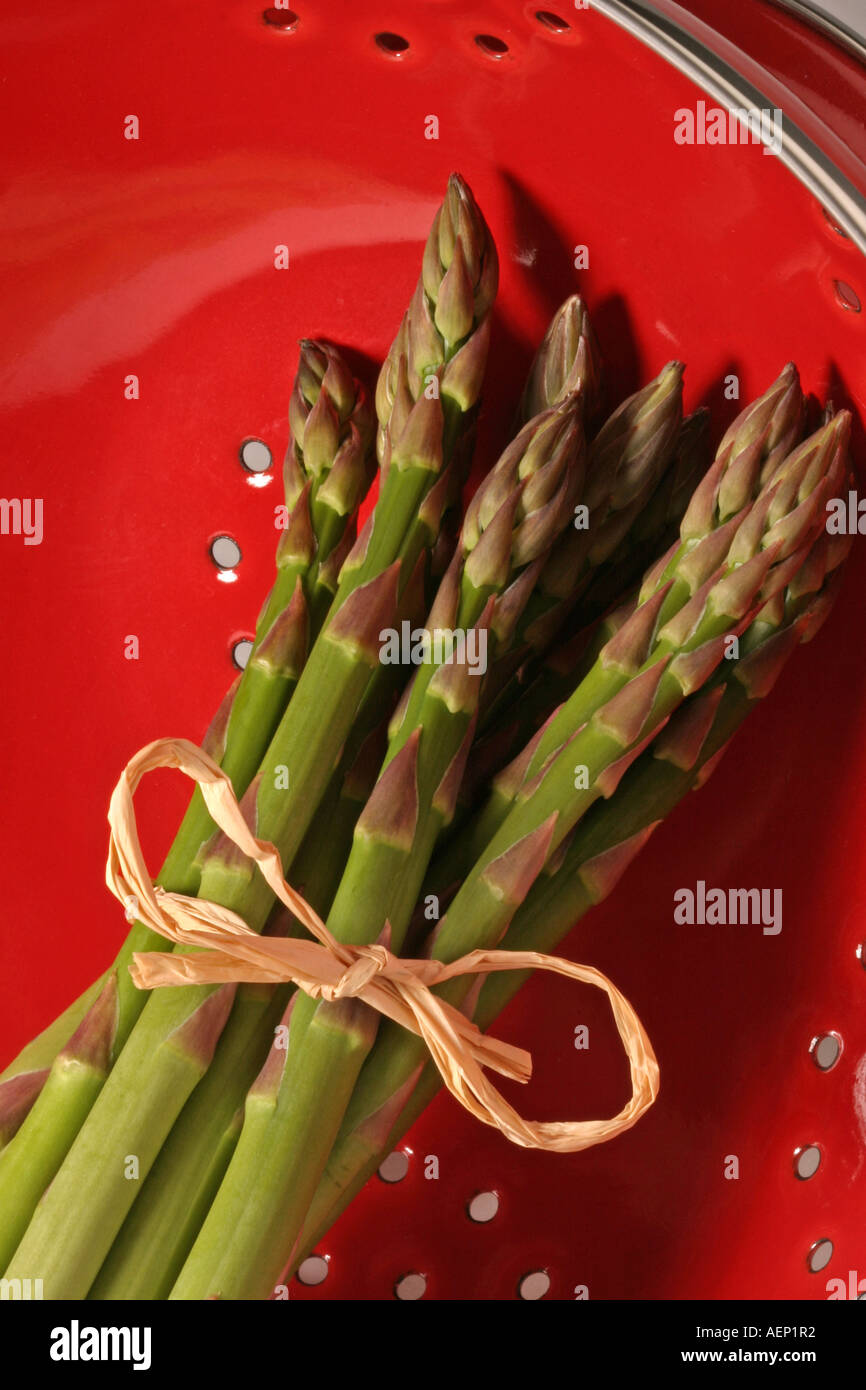 Un fascio di asparagi spears Foto Stock