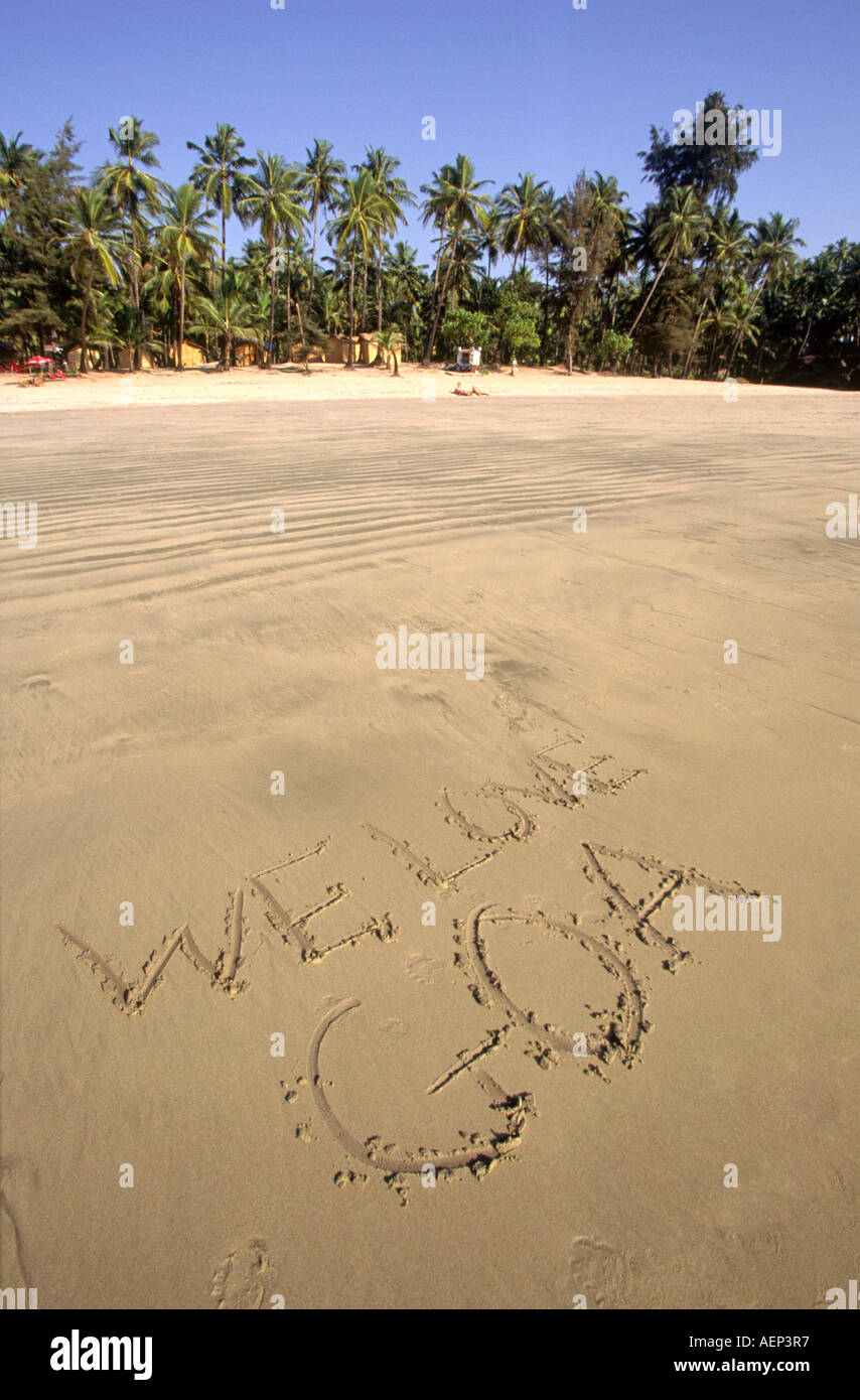 India Goa Palolem parole amiamo Goa scritto nella sabbia sulla spiaggia Foto Stock
