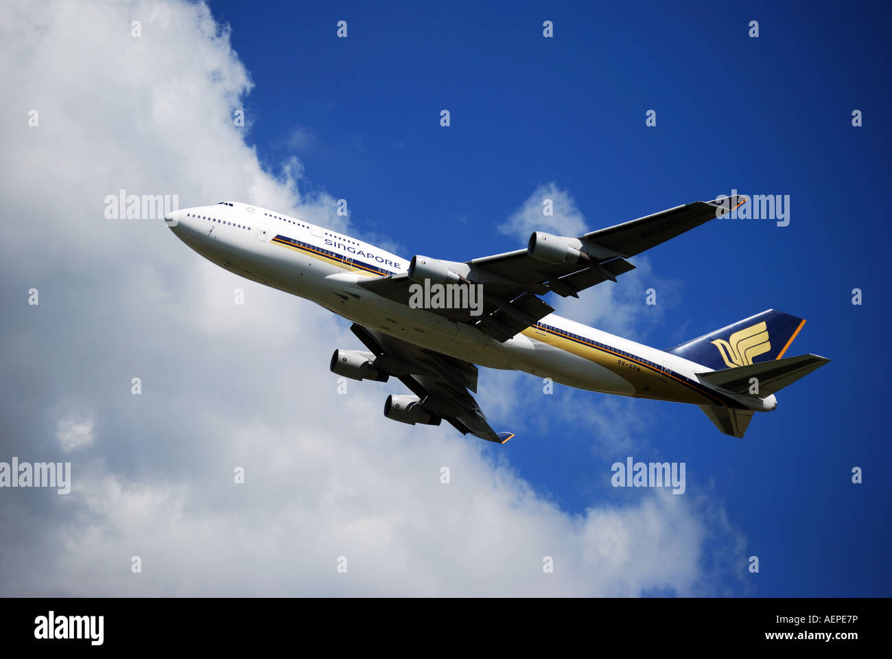 Singapore Airlines Boeing 747-400 aeromobili in fase di decollo dall'aeroporto di Heathrow, Middlesex, England, Regno Unito Foto Stock