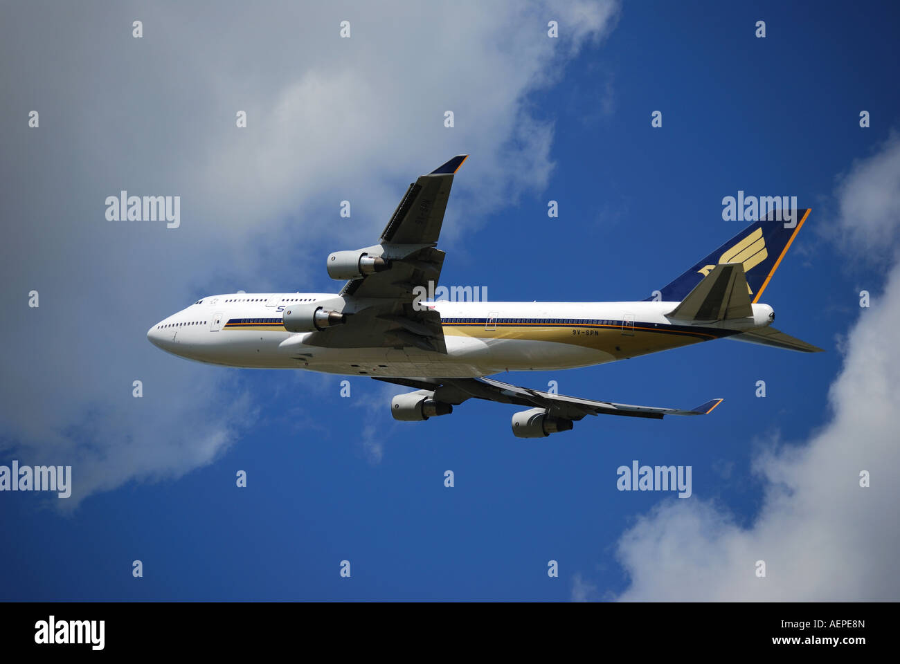 Singapore Airlines Boeing 747-400 aeromobili in fase di decollo dall'aeroporto di Heathrow, Middlesex, England, Regno Unito Foto Stock