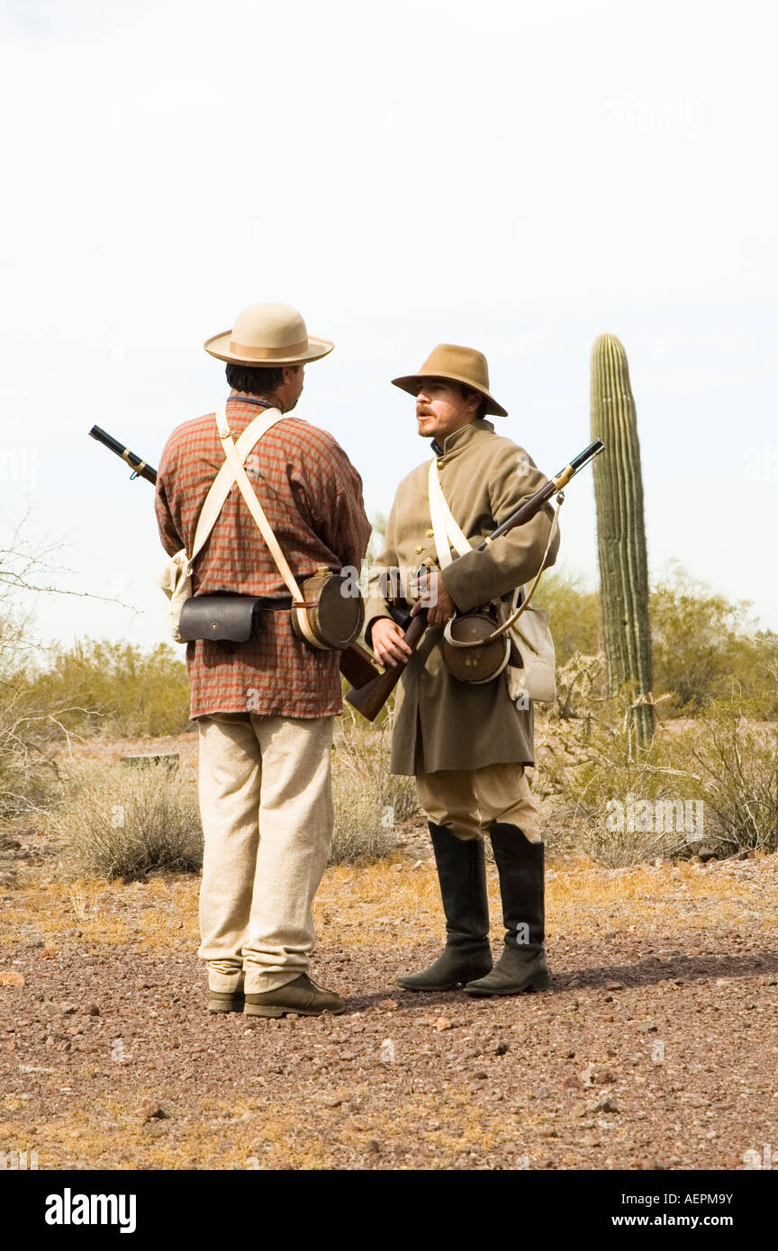 La guerra civile re-enactors preparare per la battaglia di Valverde Picacho Peak stato parco Arizona Marzo 2007 Foto Stock